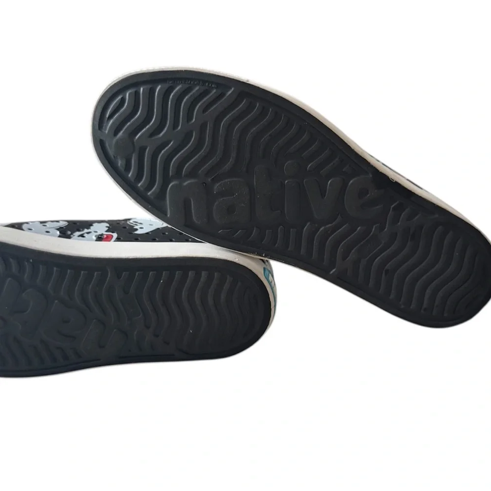 Native Jefferson Mickey Mouse Ghost Halloween Disney Collab Shoes

size 10

New - Picture 2 of 5